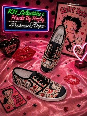 Betty Boop Retro Graphic Canvas Sneakers NWOT Bradford Exchange Women's 8.5